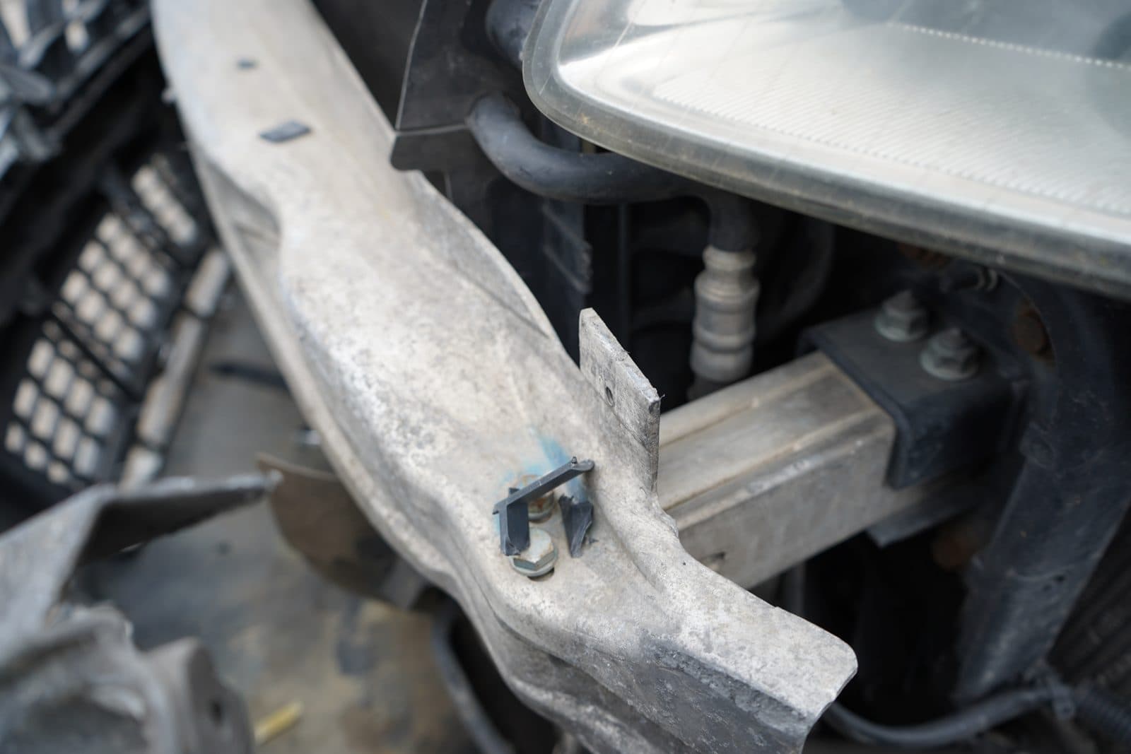 Querträger mit verformter Aufnahme, Detailaufnahme