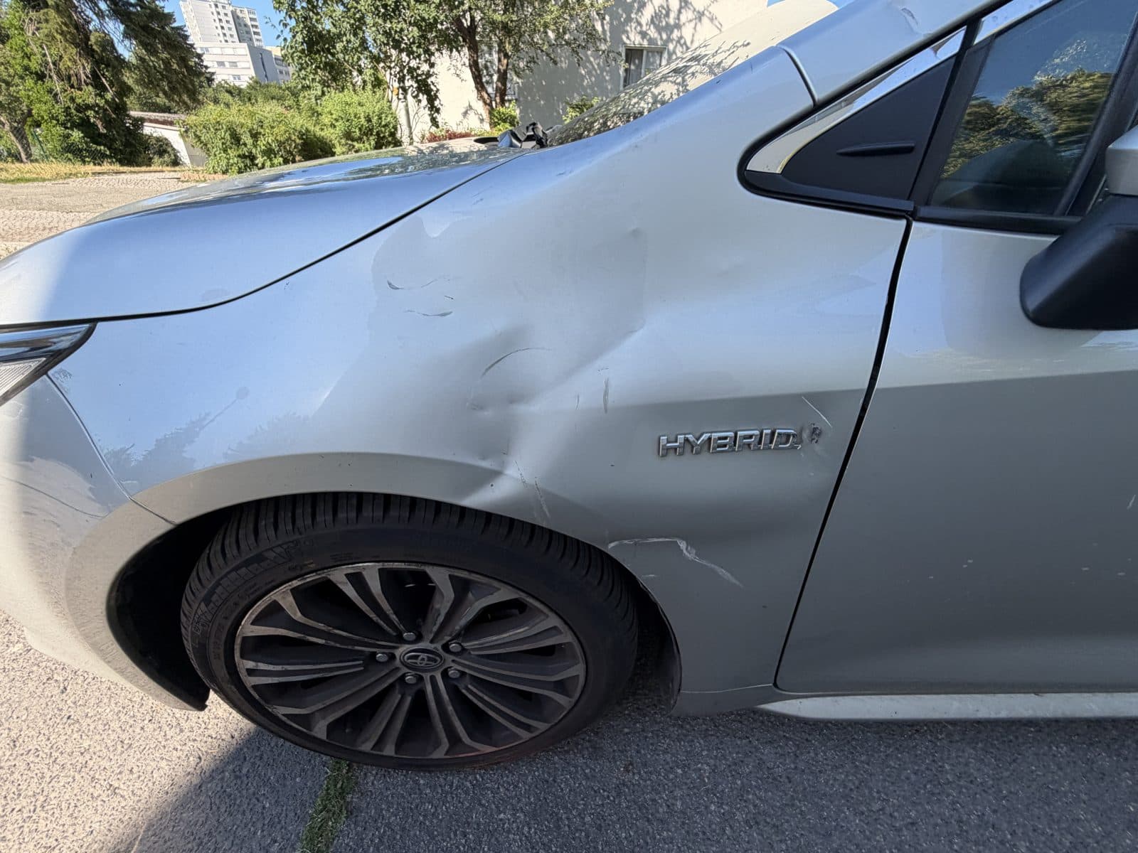 Toyota Corolla Touring Sports, vordere linke Fahrzeugseite mit Verformung