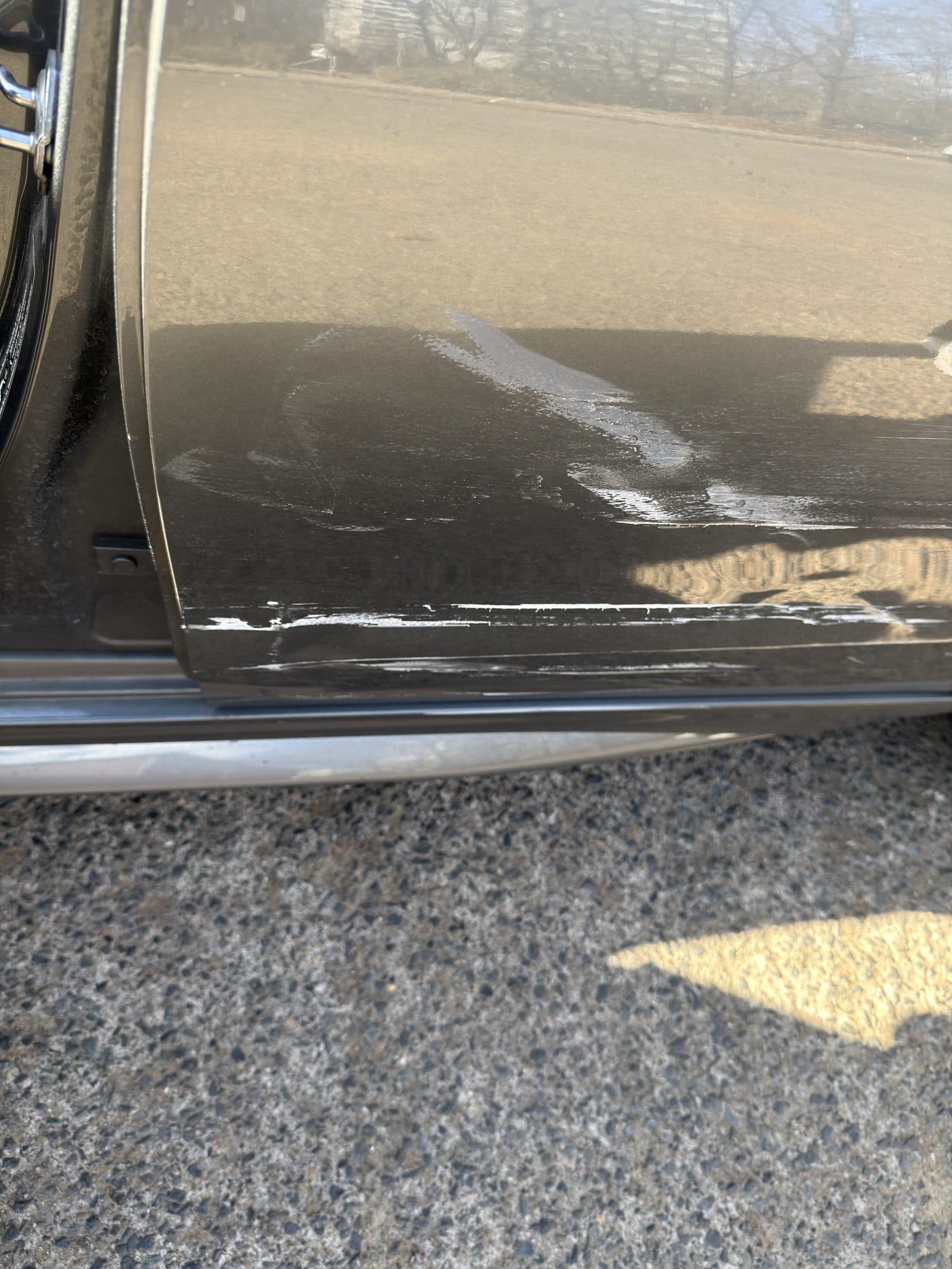 Kratzspuren an Tür und Seitenschweller links, Mercedes C 300 T d